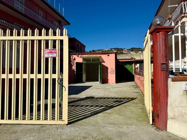 ufficio in affitto a Pozzuoli in zona Pisciarelli