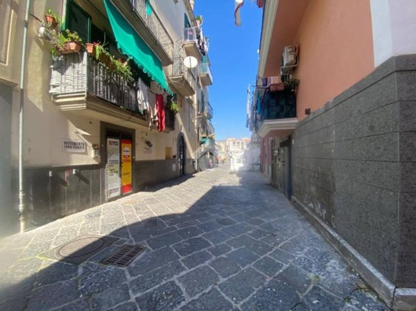 negozio in affitto a Pozzuoli