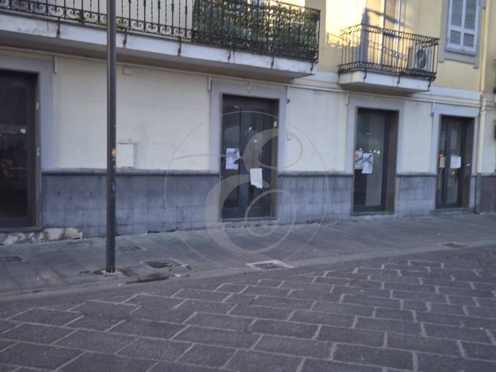 negozio in affitto a Pozzuoli
