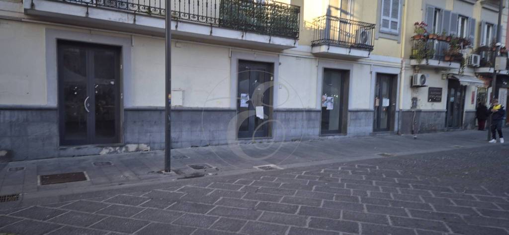 negozio in affitto a Pozzuoli
