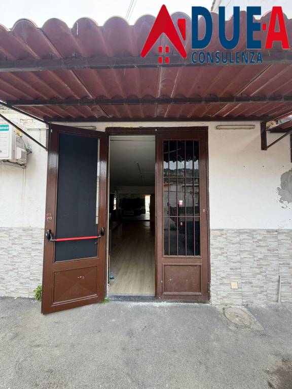 negozio in affitto a Pozzuoli in zona Pisciarelli