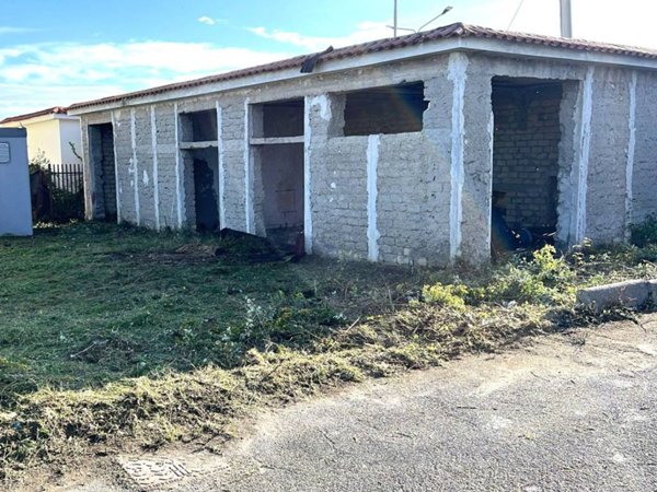 negozio in affitto a Pozzuoli in zona Monterusciello