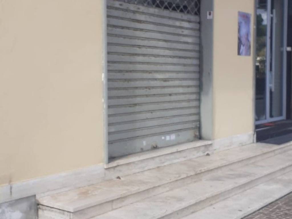negozio in affitto a Pozzuoli in zona Arco Felice