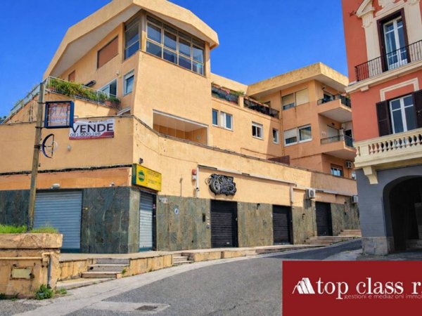 negozio in affitto a Pozzuoli in zona Solfatara