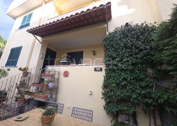 casa indipendente in affitto a Pozzuoli in zona Monterusciello