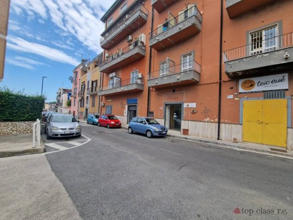 negozio in affitto a Pozzuoli