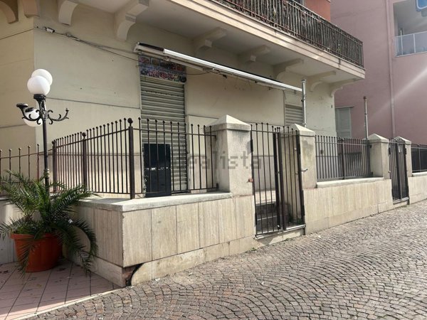 locale commerciale in affitto a Pozzuoli