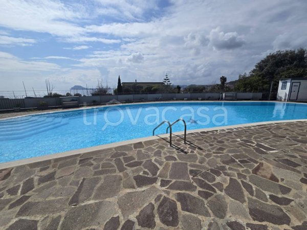 locale commerciale in affitto a Pozzuoli in zona Arco Felice