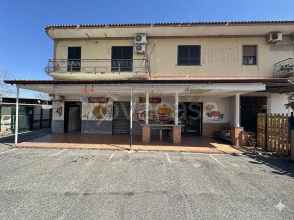 negozio in affitto a Pozzuoli