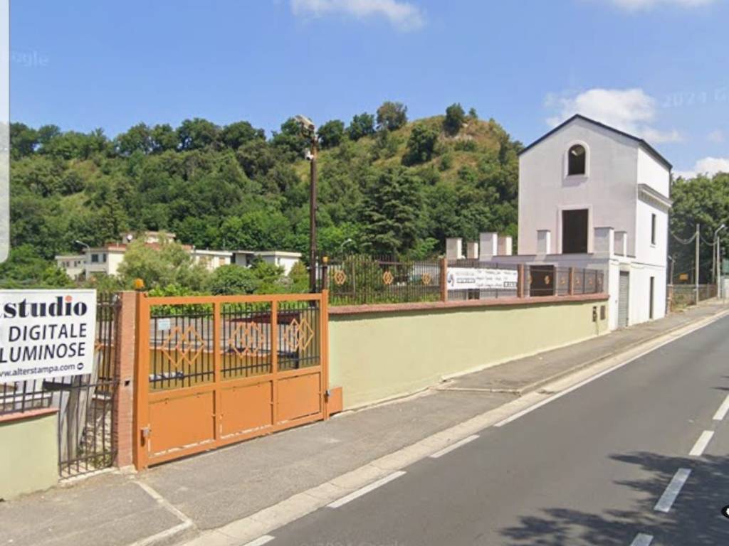 locale commerciale in affitto a Pozzuoli
