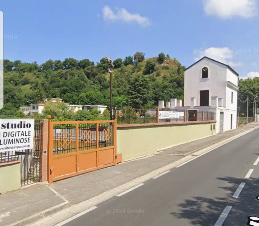 locale commerciale in affitto a Pozzuoli