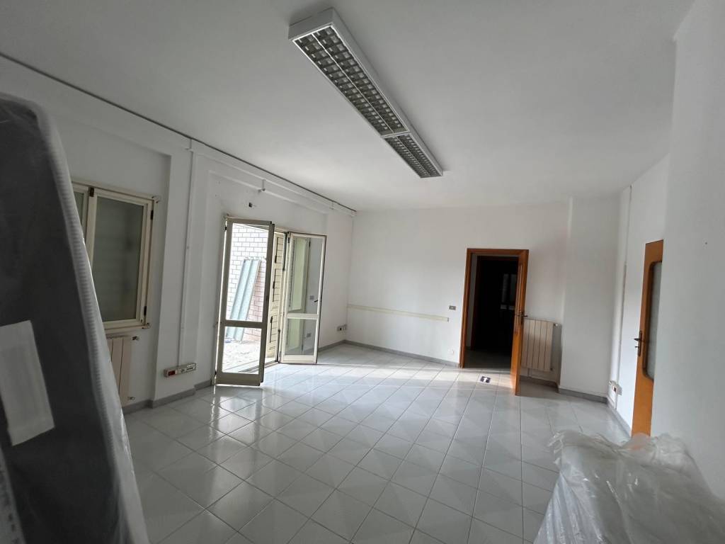 ufficio in affitto a Pozzuoli