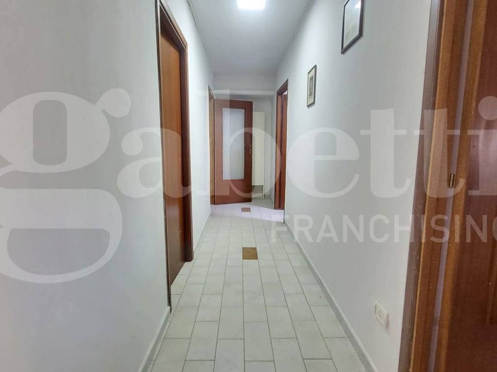 ufficio in affitto a Pozzuoli in zona Pisciarelli