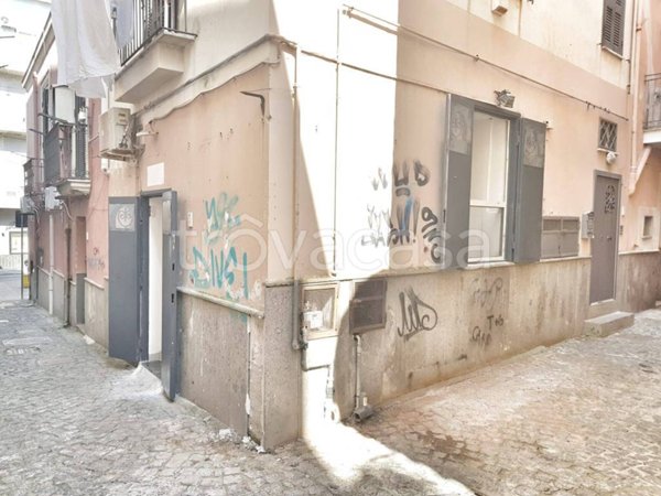 negozio in affitto a Pozzuoli
