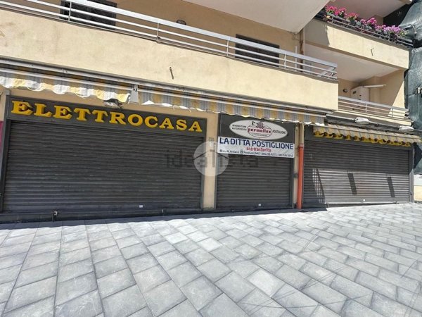 negozio in affitto a Pozzuoli
