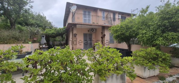 casa indipendente in affitto a Pozzuoli in zona Monterusciello