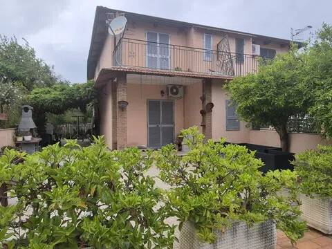 casa indipendente in affitto a Pozzuoli in zona Monterusciello