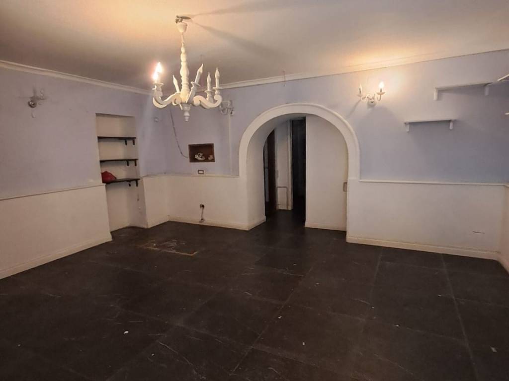 locale commerciale in affitto a Pozzuoli