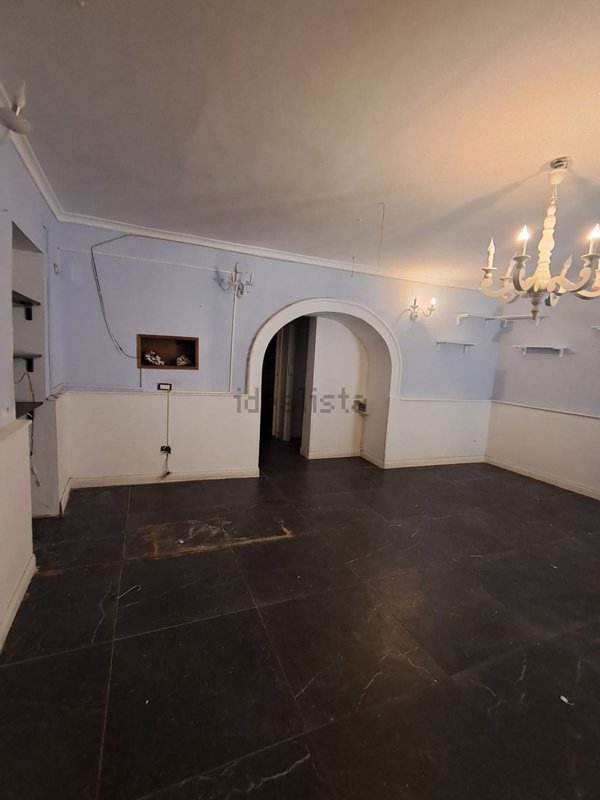 locale commerciale in affitto a Pozzuoli
