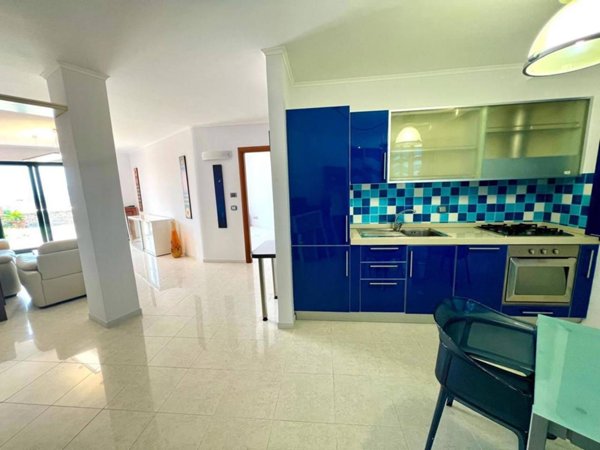 appartamento in affitto a Pozzuoli in zona Lucrino
