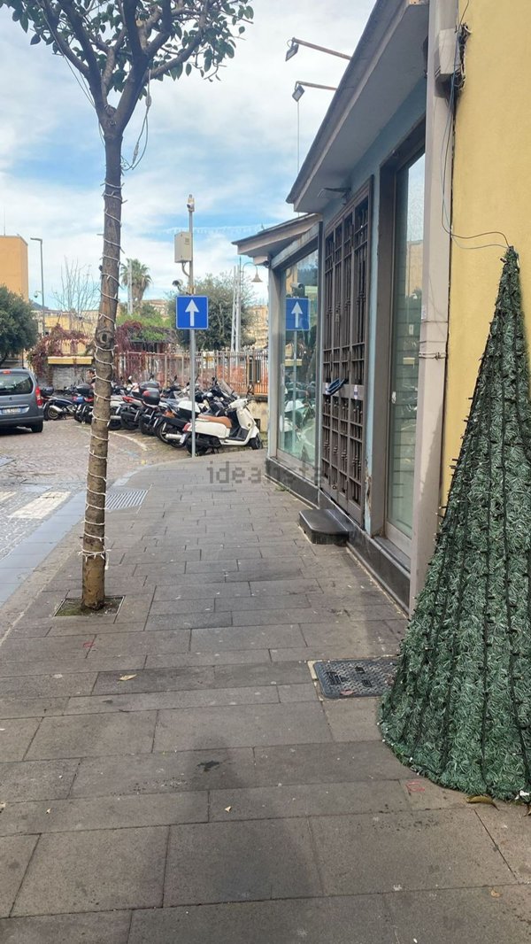 locale commerciale in affitto a Pozzuoli