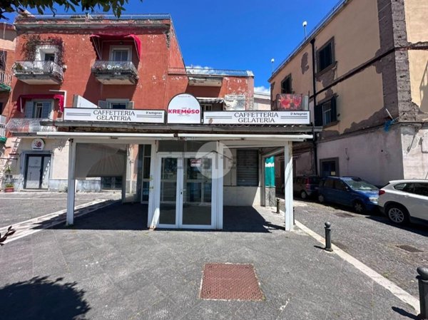 negozio in affitto a Pozzuoli