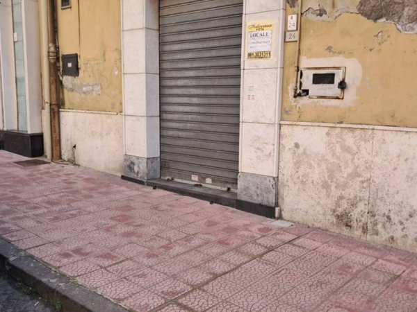negozio in affitto a Pozzuoli