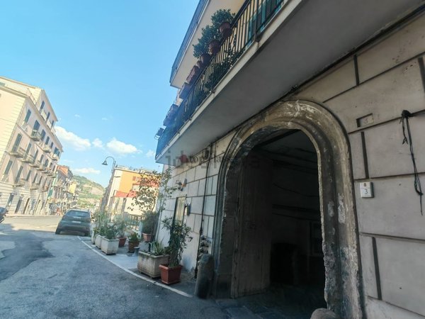 locale commerciale in affitto a Pozzuoli