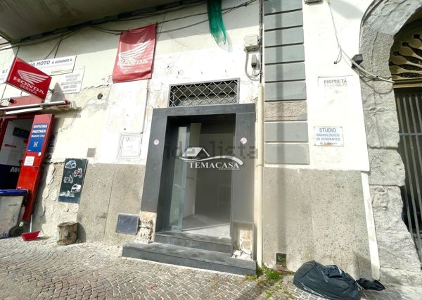 locale commerciale in affitto a Pozzuoli