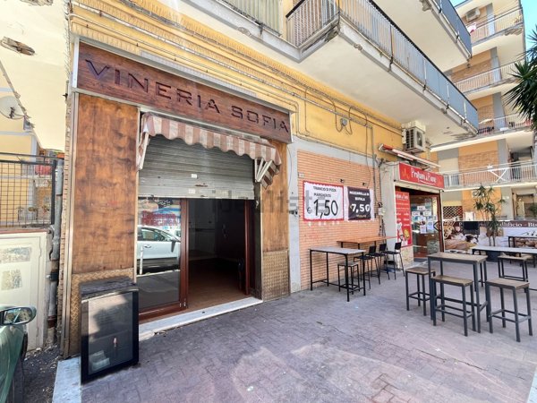 locale commerciale in affitto a Pozzuoli