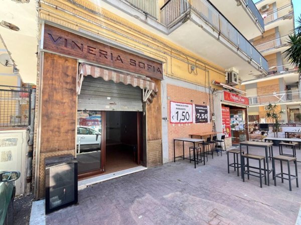 negozio in affitto a Pozzuoli