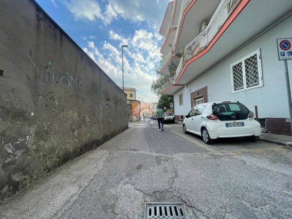 negozio in affitto a Pozzuoli