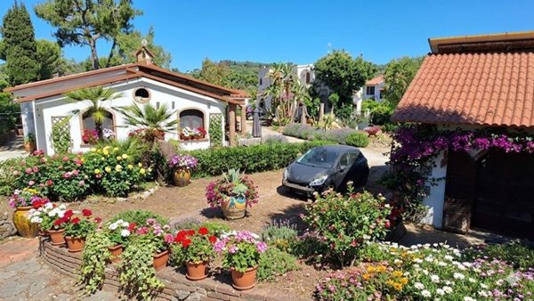 pentavano in affitto a Pozzuoli in zona Arco Felice