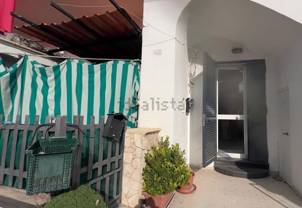 locale di sgombero in affitto a Pozzuoli