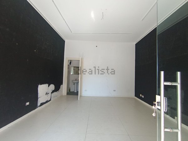 locale commerciale in affitto a Pozzuoli