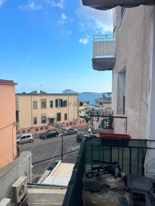 appartamento in affitto a Pozzuoli in zona Lucrino