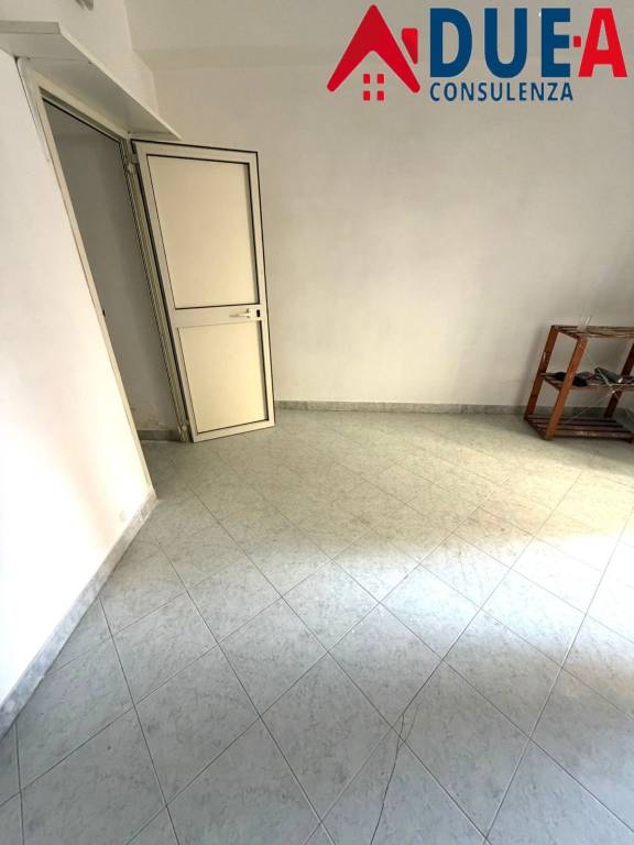 negozio in affitto a Pozzuoli
