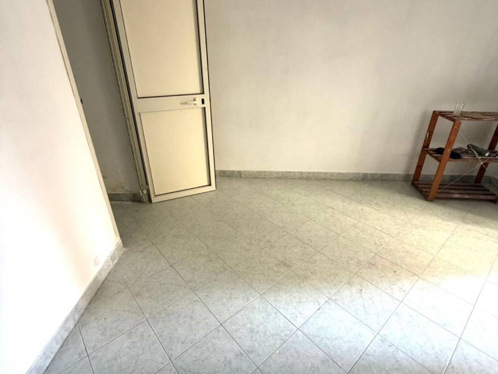 negozio in affitto a Pozzuoli