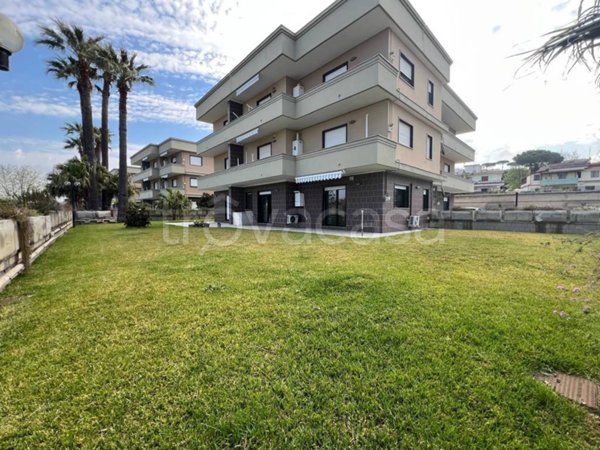 appartamento in affitto a Pozzuoli in zona Lucrino