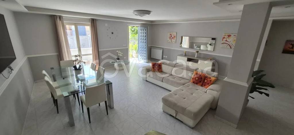 casa indipendente in affitto a Pozzuoli in zona Toiano
