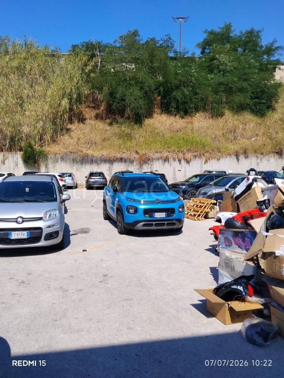 locale commerciale in affitto a Pozzuoli
