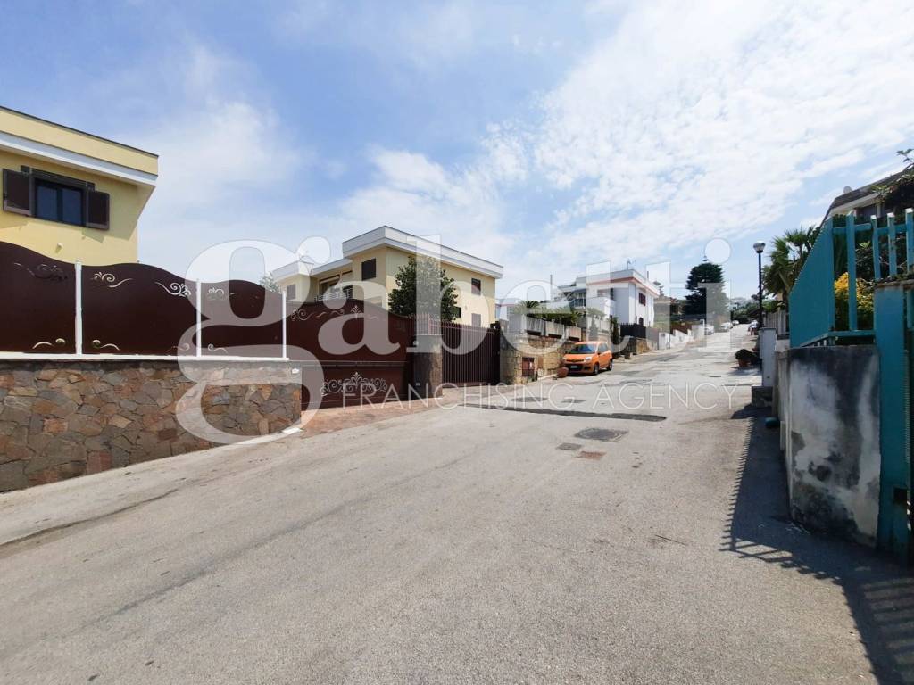 appartamento in affitto a Pozzuoli in zona Toiano