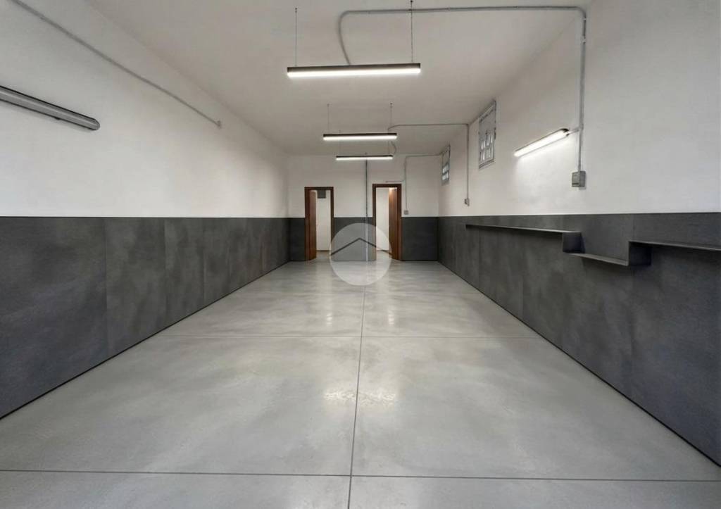 locale commerciale in affitto a Pozzuoli in zona Monterusciello