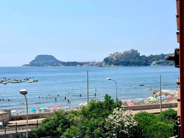 appartamento in affitto a Pozzuoli in zona Lucrino