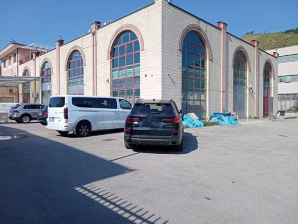 locale commerciale in affitto a Pozzuoli