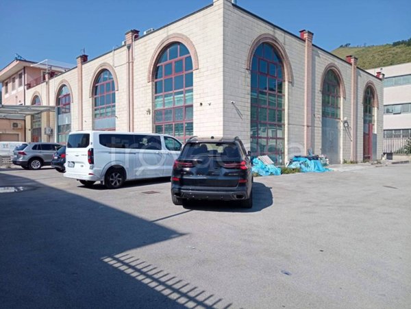 locale commerciale in affitto a Pozzuoli