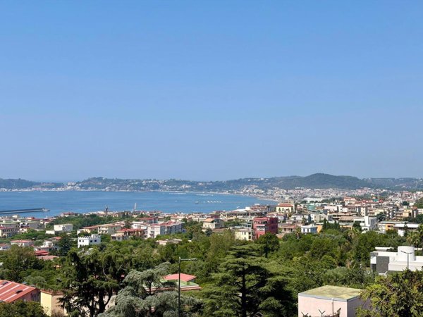 appartamento in affitto a Pozzuoli in zona Toiano