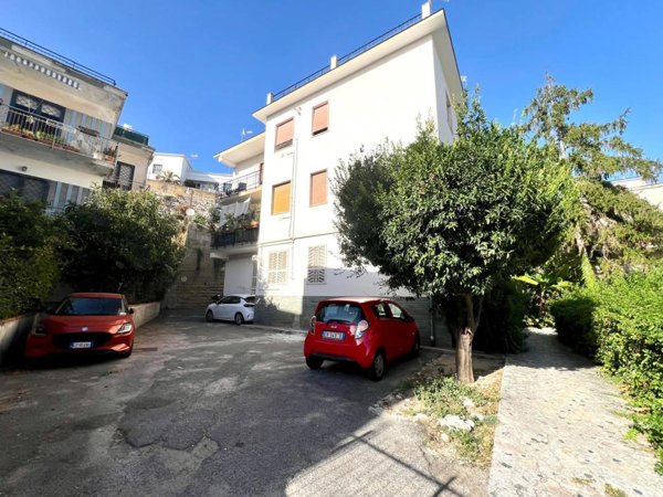 appartamento in affitto a Pozzuoli in zona Lucrino