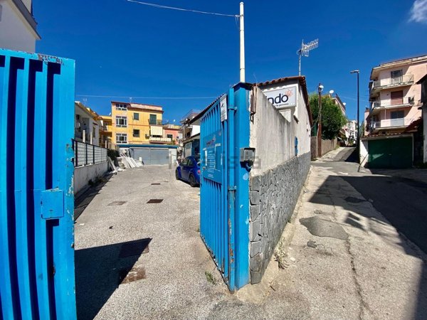 locale commerciale in affitto a Pozzuoli in zona Lucrino
