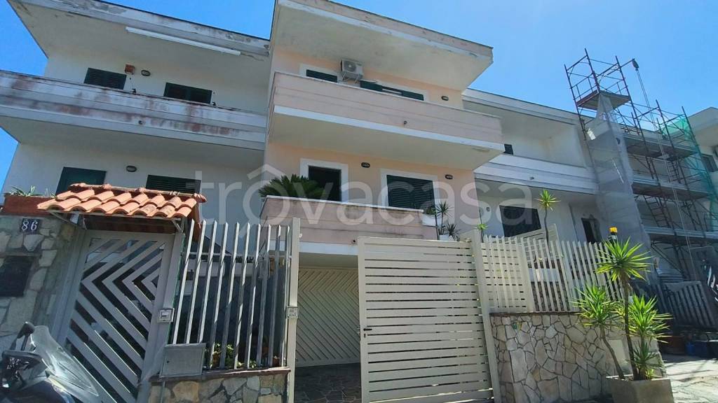 casa indipendente in affitto a Pozzuoli in zona Cuma